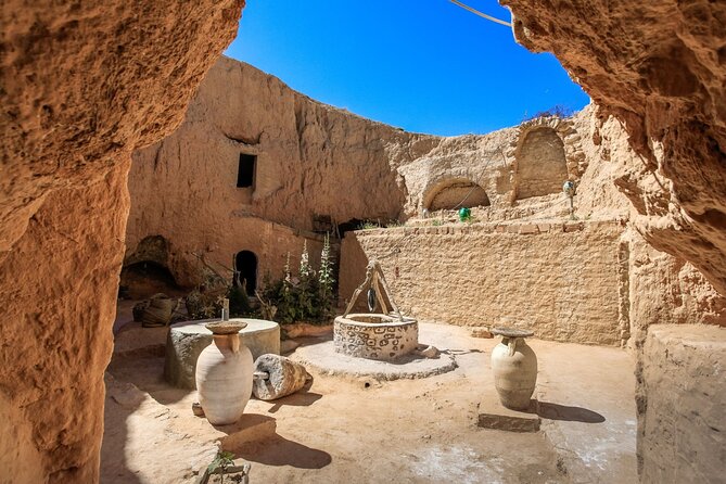 2-Day Tunisian Sahara Tour with Food & Stay from Sousse - Douz overnight: desert gateway with a comfort reset