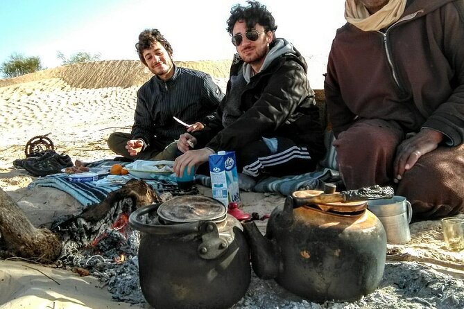 Camel ride and 1 night in the desert - The camel ride with a cameleer guide: the real heart of the day