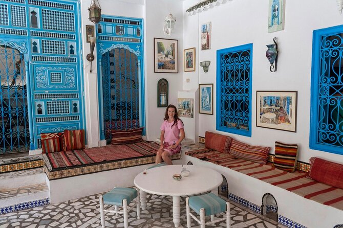 Exploring the Cultural Gems of Sidi Bou Said - Start at Ennejma Ezzahra Palace, then get your bearings fast