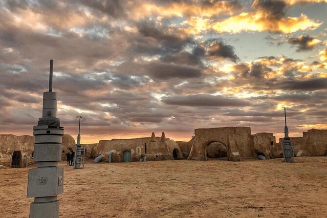 Half-day Ong Jemel & Mos Espa from Tozeur - Guides, conversation, and the human side of the desert