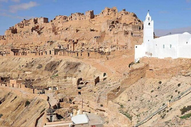 Ksar Ghilaine and Chneni Tataouine 1 day tour in Tunisia - Lunch at camp, then northward toward Berber Chenini de Tataouine