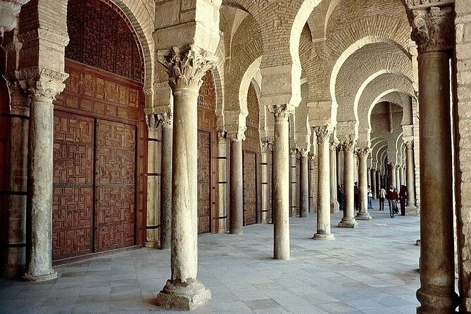 Private and Guided Tour to Kairouan and El Jem and Monastir - Stop 4, Visiting the El Jem Amphitheatre like a Roman scale model